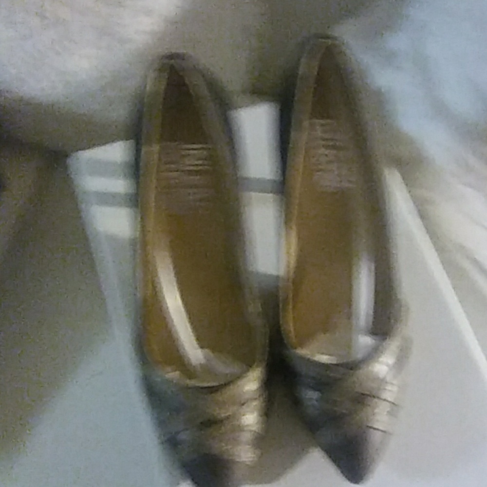 Shoes - Picture 3 of 4